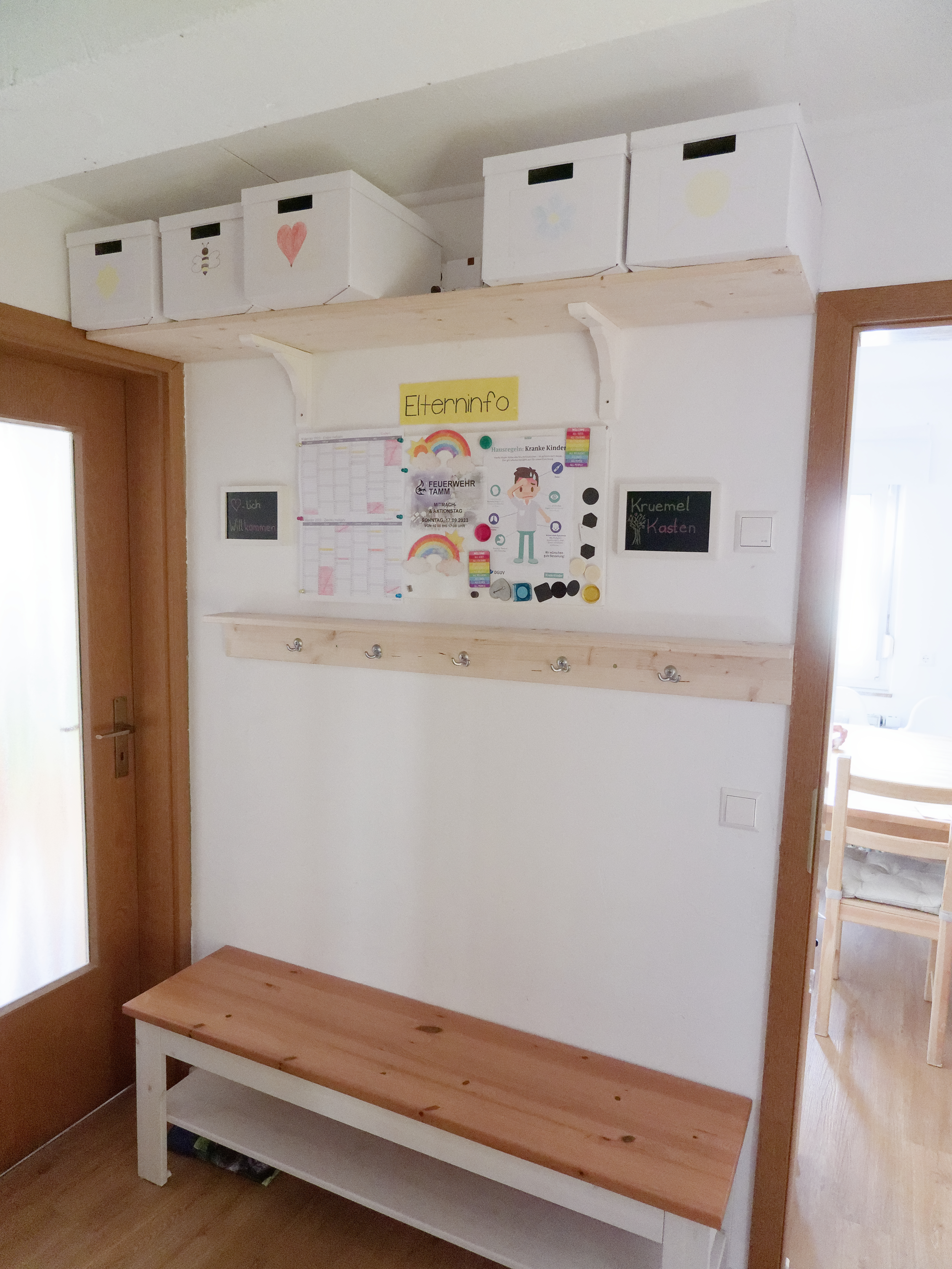 Garderobe und Elterninfotafel